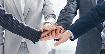 探讨光纤激光喷码机在各行业中的应用